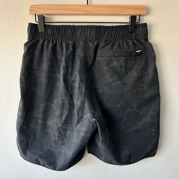 Vuori Banks Short 7" Black Camo Mens Size S Performance Stretch Moisture Wicking - Picture 4 of 6